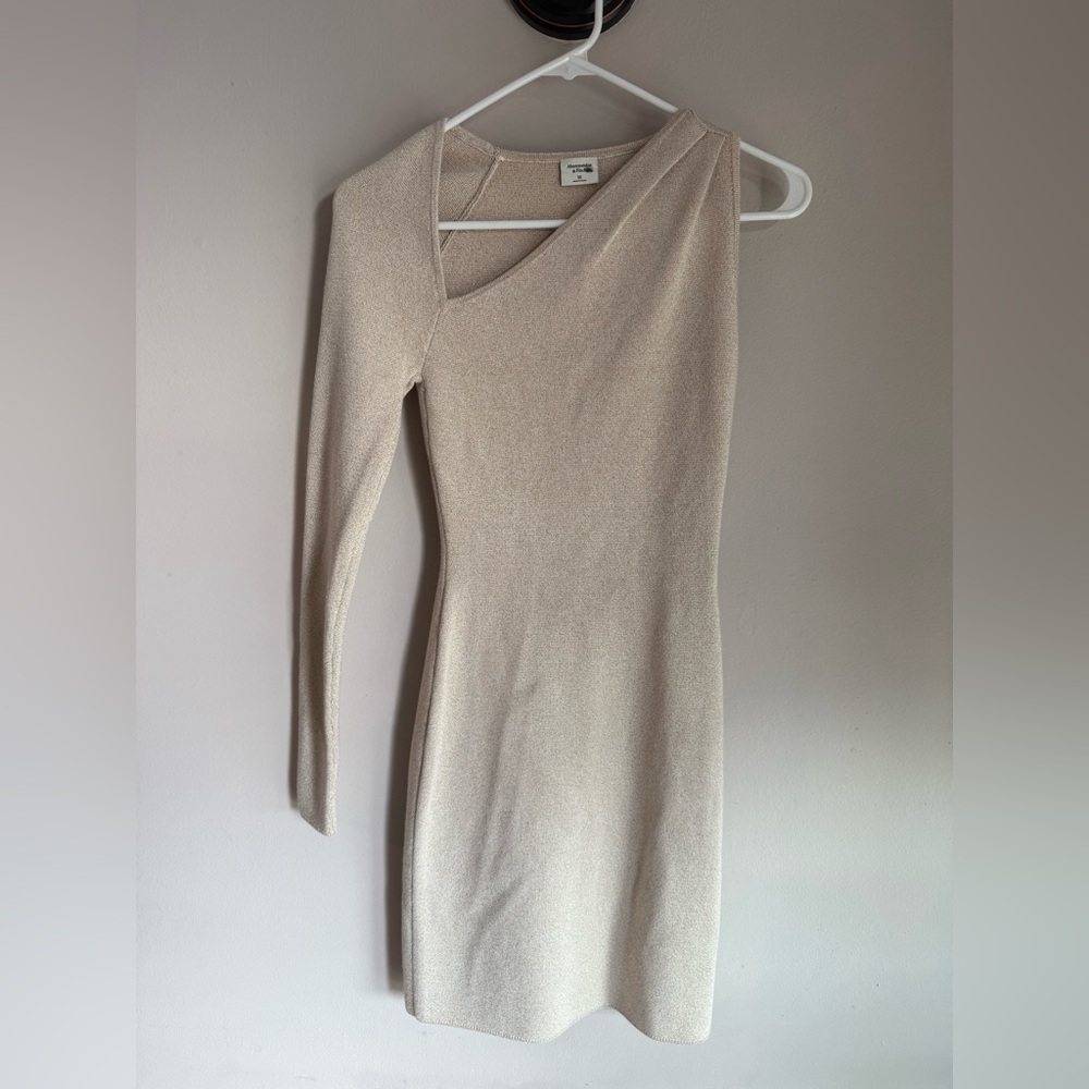 Abercrombie & Fitch One-Shoulder Long Sleeve Dress in Cream
